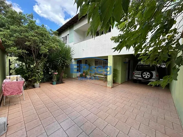 Sobrado com 390m² 3 quartos e 2 banheiros, à venda, no bairro Nossa Senhora de Lourdes em Londrina