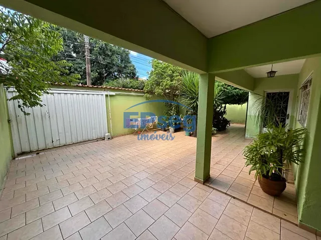 Sobrado com 390m² 3 quartos e 2 banheiros, à venda, no bairro Nossa Senhora de Lourdes em Londrina