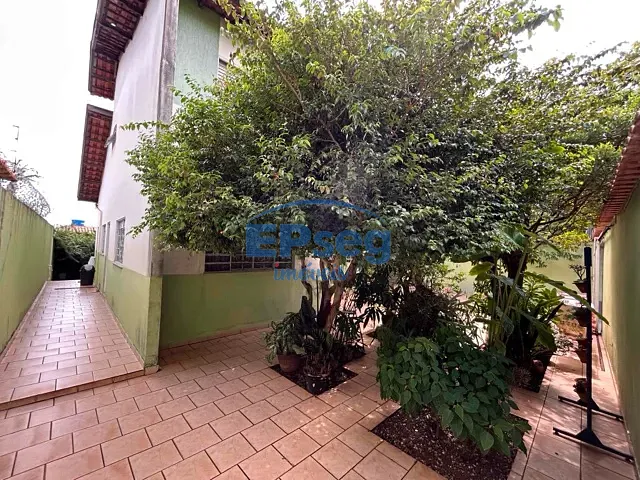 Sobrado com 390m² 3 quartos e 2 banheiros, à venda, no bairro Nossa Senhora de Lourdes em Londrina