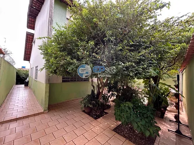 Sobrado com 390m² 3 quartos e 2 banheiros, à venda, no bairro Nossa Senhora de Lourdes em Londrina