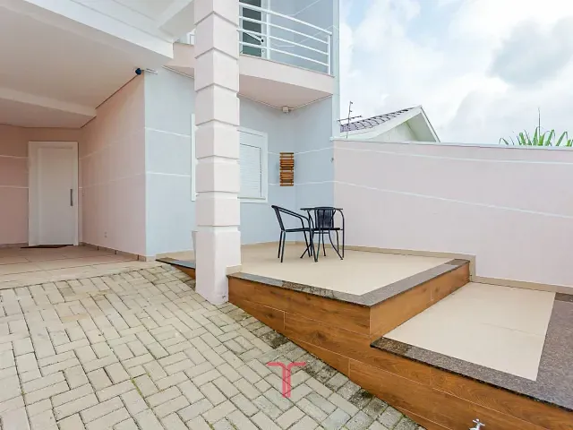 Sobrado com 96m² 2 quartos e 3 banheiros, para alugar, no bairro Lindóia em Curitiba