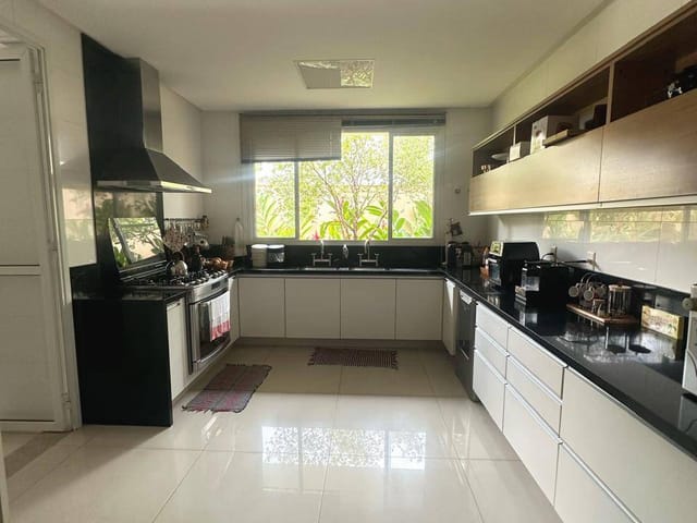 Sobrado com 951m² 4 quartos e 6 banheiros, para alugar, no bairro Jardins Atenas em Goiânia