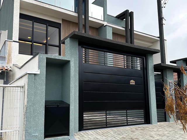 Sobrado com 225m² 3 quartos e 2 banheiros, à venda, no bairro Afonso Pena em São José dos Pinhais