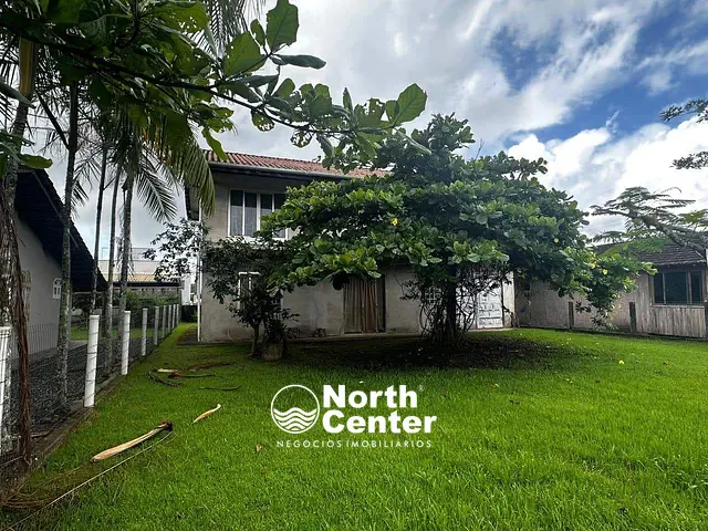 Sobrado com 360m² 4 quartos e 3 banheiros, à venda, no bairro Pinheiros em Balneário Barra do Sul