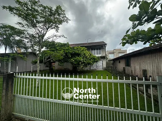 Sobrado com 360m² 4 quartos e 3 banheiros, à venda, no bairro Pinheiros em Balneário Barra do Sul