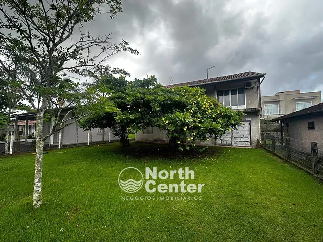 Sobrado com 360m² 4 quartos e 3 banheiros, à venda, no bairro Pinheiros em Balneário Barra do Sul
