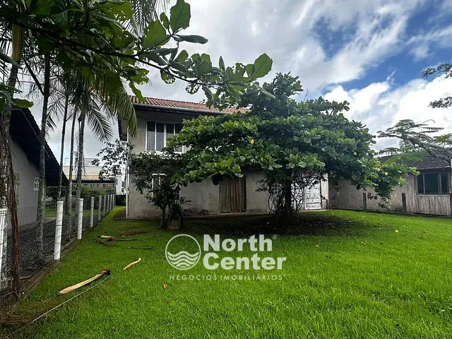 Sobrado com 360m² 4 quartos e 3 banheiros, à venda, no bairro Pinheiros em Balneário Barra do Sul