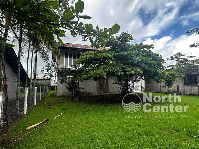 Sobrado com 360m² 4 quartos e 3 banheiros, à venda, no bairro Pinheiros em Balneário Barra do Sul