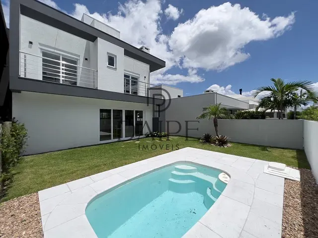 Sobrado com 250m² 4 quartos e 4 banheiros, à venda, no bairro centro  em Xangri-Lá