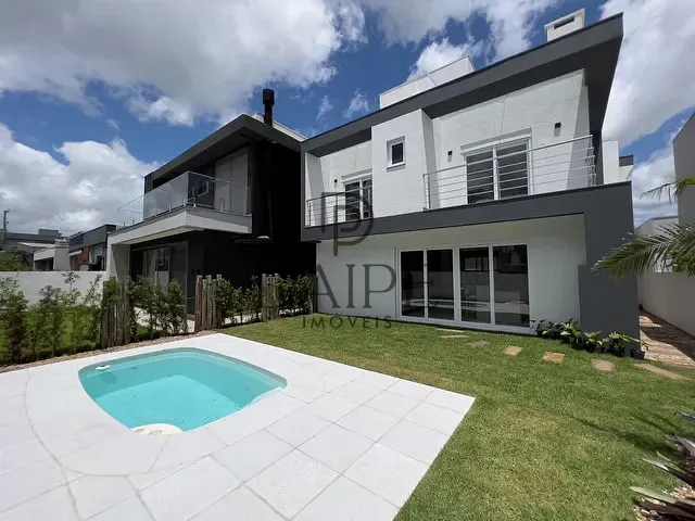 Sobrado com 250m² 4 quartos e 4 banheiros, à venda, no bairro centro  em Xangri-Lá