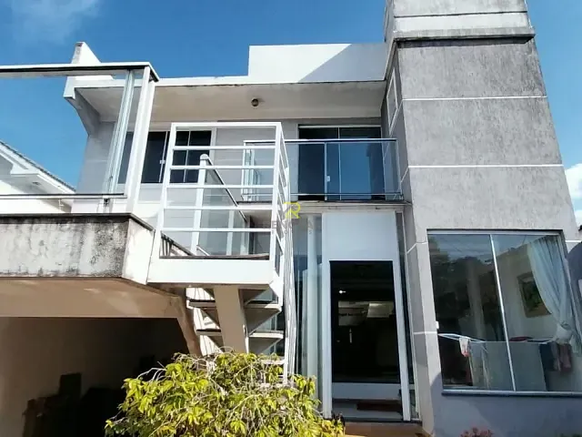 Sobrado com 160m² 4 quartos e 3 banheiros, à venda, no bairro Batel em Guarapuava