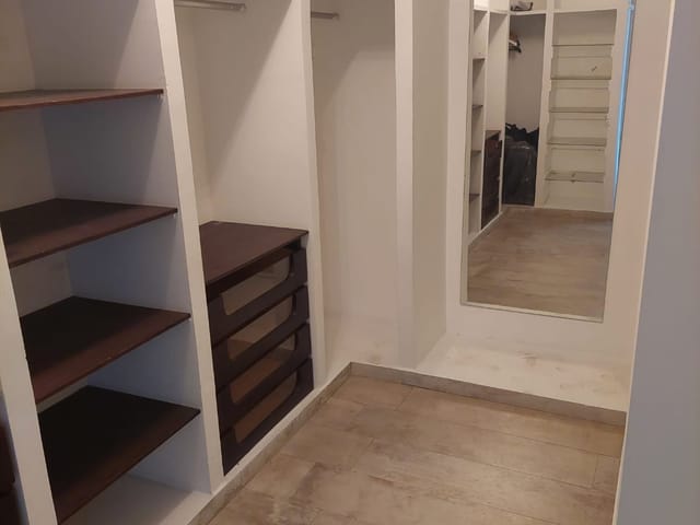 Foto do Sobrado - LINDO SOBRADO COM 5 DORMITÓRIOS, SENDO 4 SUÍTES, QUINTAL COM CHURRASQUEIRA, 2 VARANDAS. RUA TRANQUILA E ARBORIZADA. PRÓXIMO A AVENIDA DO ESTADO | Sanches Imobiliária VIP