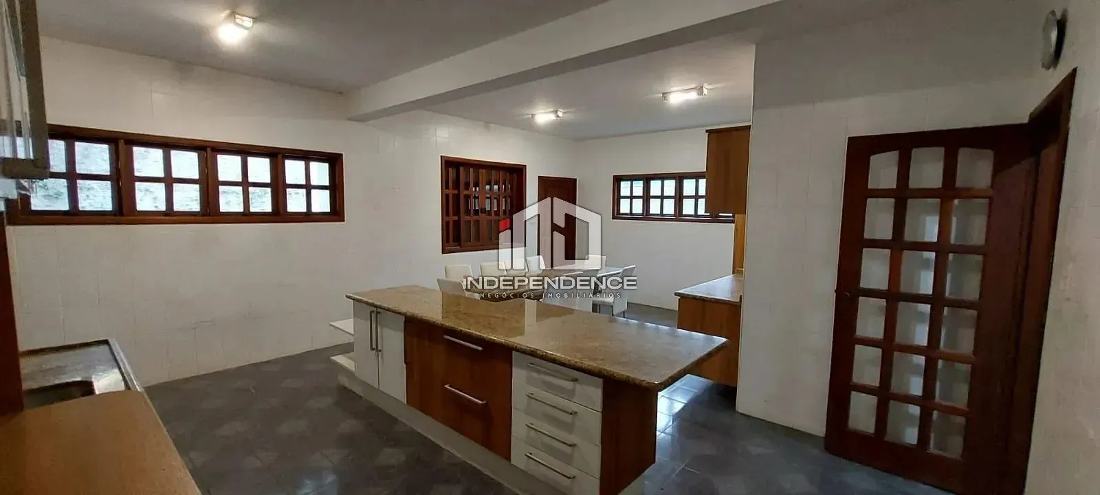Sobrado, 6 quartos, 372 m² - Foto 1