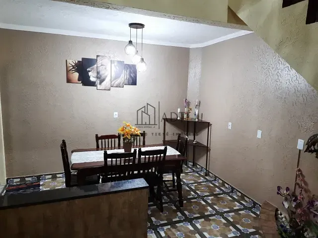 Sobrado 3 quartos e 3 banheiros, à venda, no bairro Vila Panucce em Ferraz de Vasconcelos
