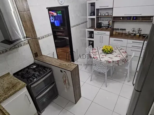 Sobrado 3 quartos e 3 banheiros, à venda, no bairro Vila Panucce em Ferraz de Vasconcelos