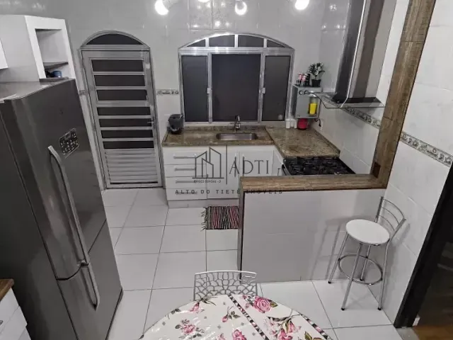 Sobrado 3 quartos e 3 banheiros, à venda, no bairro Vila Panucce em Ferraz de Vasconcelos