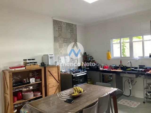 Sobrado com 257m² 4 quartos e 2 banheiros, à venda ou para alugar, no bairro Jardim Santa Tereza em Taubaté