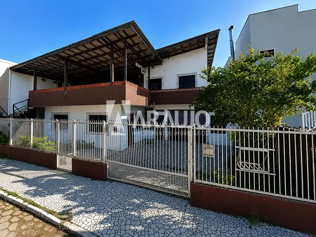 Sobrado com 259m² 7 quartos e 5 banheiros, à venda, no bairro Cordeiros em Itajaí