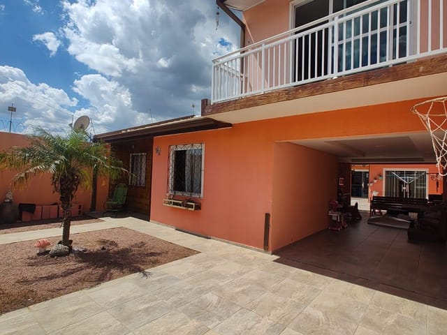 Sobrado com 251m² 2 quartos e 3 banheiros, à venda, no bairro Cará-cará em Ponta Grossa