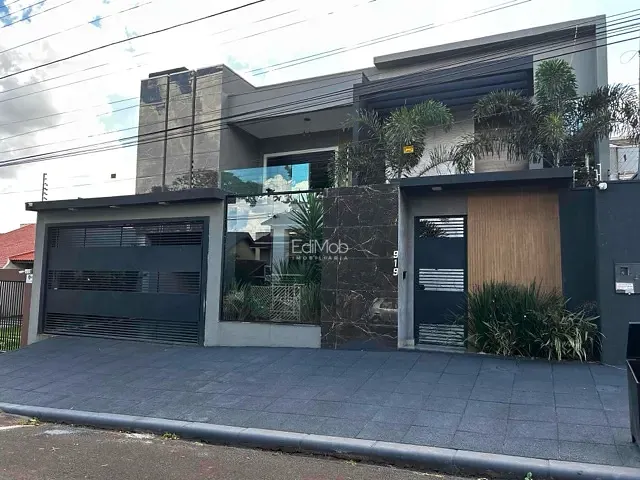 Sobrado com 656m² 5 quartos e 7 banheiros, à venda, no bairro Centro em Cascavel