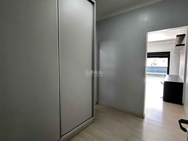 Sobrado com 656m² 5 quartos e 7 banheiros, à venda, no bairro Centro em Cascavel
