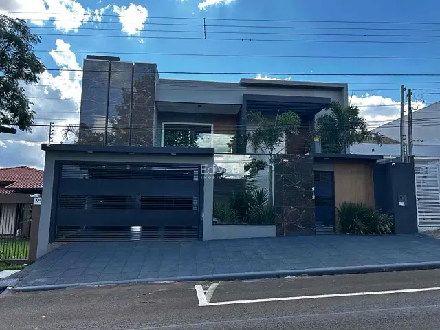 Sobrado com 656m² 5 quartos e 7 banheiros, à venda, no bairro Centro em Cascavel