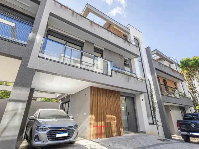 Sobrado com 90m² 3 quartos e 4 banheiros, à venda, no bairro Campo Comprido em Curitiba