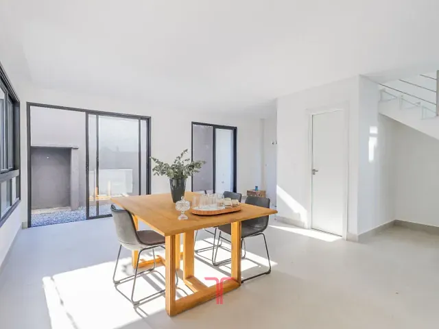 Sobrado com 90m² 3 quartos e 4 banheiros, à venda, no bairro Campo Comprido em Curitiba
