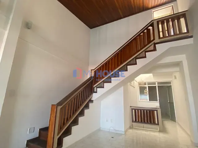 Sobrado com 225m² 4 quartos e 3 banheiros, à venda ou para alugar, no bairro Teresópolis em Ilhéus
