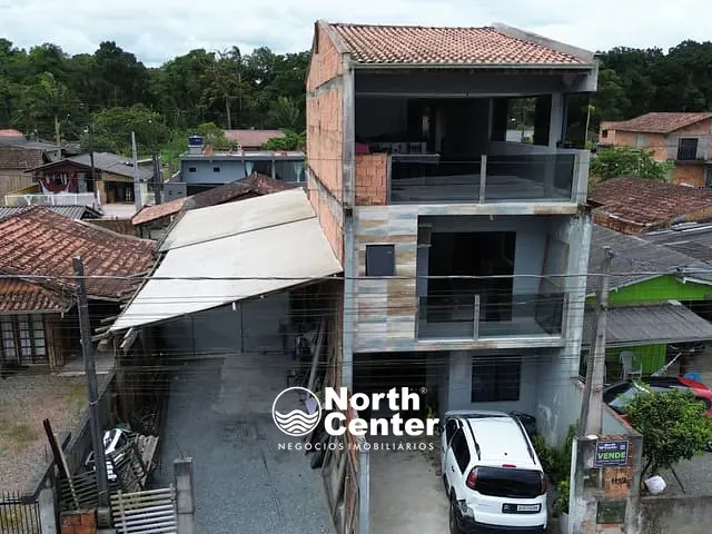 Sobrado com 188m² 3 quartos e 4 banheiros, à venda, no bairro Costeira em Balneário Barra do Sul