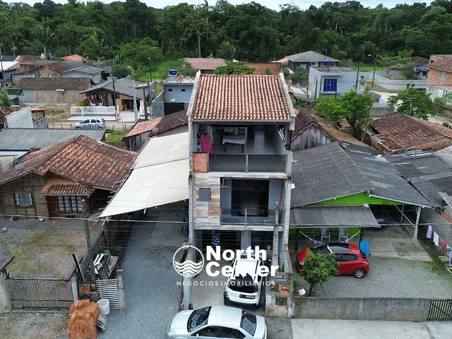 Sobrado com 188m² 3 quartos e 4 banheiros, à venda, no bairro Costeira em Balneário Barra do Sul