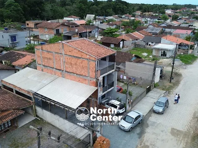 Sobrado com 188m² 3 quartos e 4 banheiros, à venda, no bairro Costeira em Balneário Barra do Sul