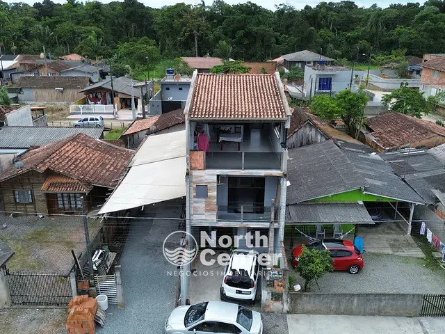 Sobrado com 188m² 3 quartos e 4 banheiros, à venda, no bairro Costeira em Balneário Barra do Sul