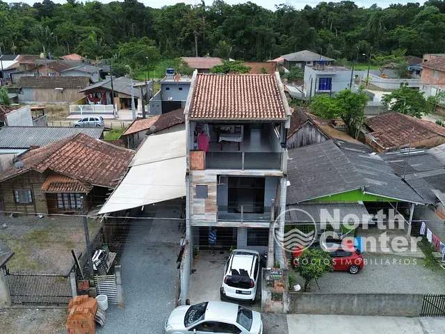 Sobrado com 188m² 3 quartos e 4 banheiros, à venda, no bairro Costeira em Balneário Barra do Sul