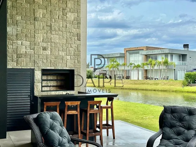 Sobrado com 625m² 4 quartos e 1 banheiro, à venda, no bairro Rainha do Mar em Xangri-Lá