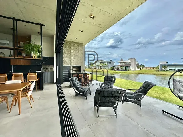 Sobrado com 625m² 4 quartos e 1 banheiro, à venda, no bairro Rainha do Mar em Xangri-Lá
