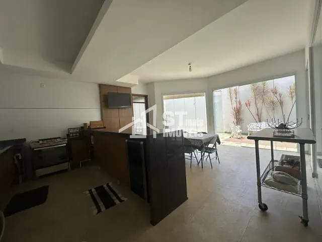 Sobrado com 234m² 4 quartos e 2 banheiros, à venda, no bairro Centro em Andradas