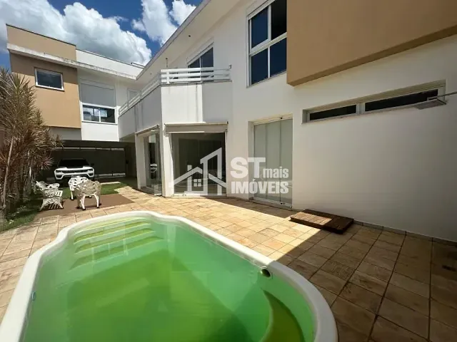 Sobrado com 234m² 4 quartos e 2 banheiros, à venda, no bairro Centro em Andradas