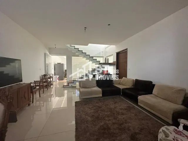 Sobrado com 234m² 4 quartos e 2 banheiros, à venda, no bairro Centro em Andradas