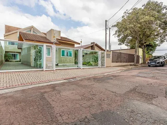 Sobrado com 339m² 6 quartos e 7 banheiros, à venda, no bairro Boqueirão em Curitiba