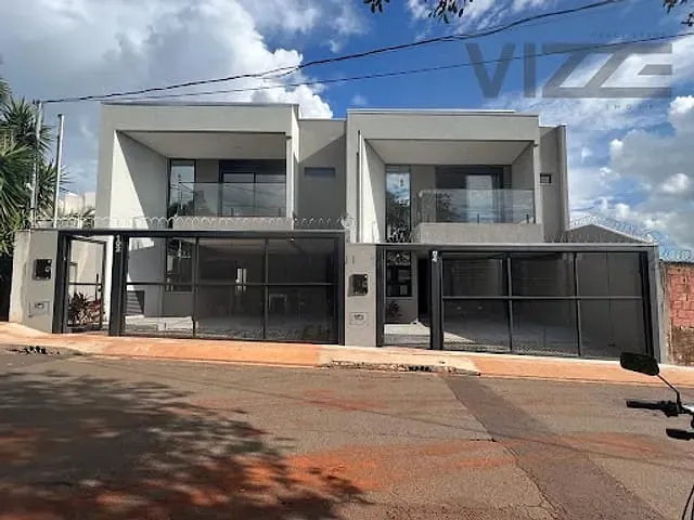 Sobrado com 120m² 3 quartos e 2 banheiros, à venda, no bairro Jardim Tv Morena em Campo Grande