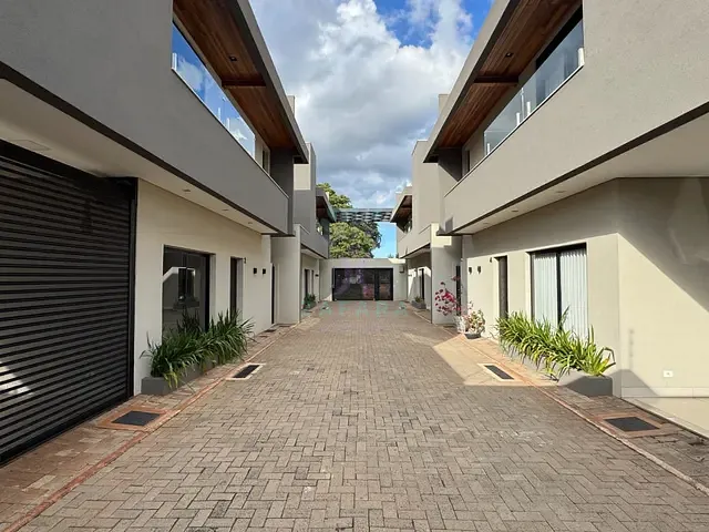 Sobrado com 180m² 3 quartos e 5 banheiros, à venda, no bairro Vila Nascente em Campo Grande