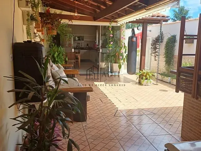 Sobrado 3 quartos e 3 banheiros, à venda, no bairro Vila Oliveira em Mogi das Cruzes