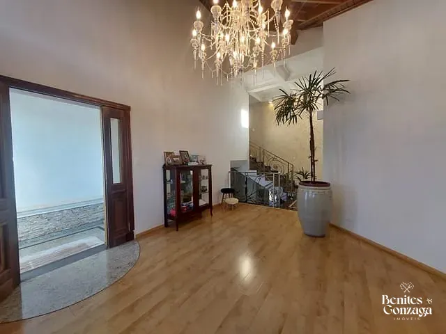 Sobrado com 558m² 4 quartos e 6 banheiros, à venda, no bairro Zona 08 em Maringá