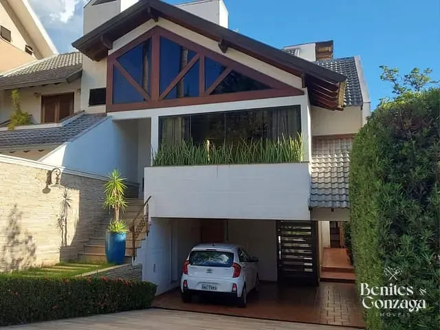 Sobrado com 558m² 4 quartos e 6 banheiros, à venda, no bairro Zona 08 em Maringá