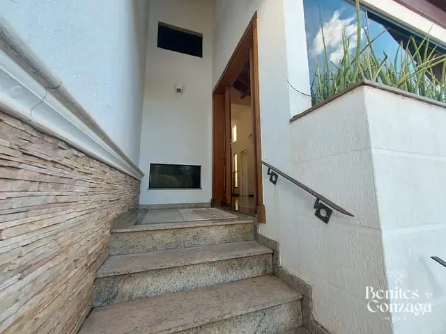 Sobrado com 558m² 4 quartos e 6 banheiros, à venda, no bairro Zona 08 em Maringá