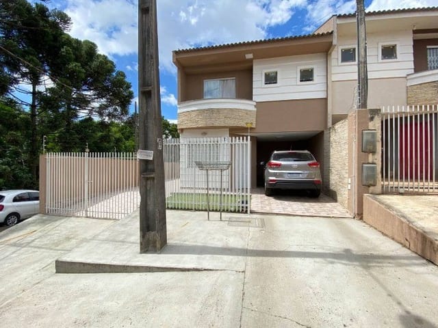 Sobrado com 504m² 3 quartos e 3 banheiros, à venda, no bairro Colônia Dona Luíza em Ponta Grossa