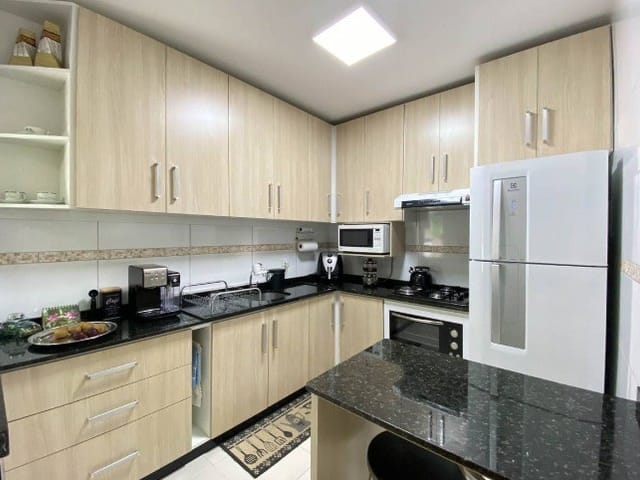 Sobrado com 504m² 3 quartos e 3 banheiros, à venda, no bairro Colônia Dona Luíza em Ponta Grossa