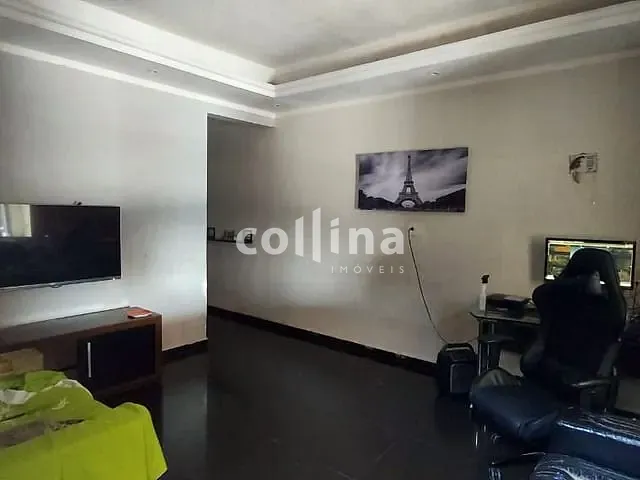 Sobrado com 320m² 5 quartos e 3 banheiros, à venda, no bairro Parque Jandaia em Carapicuíba