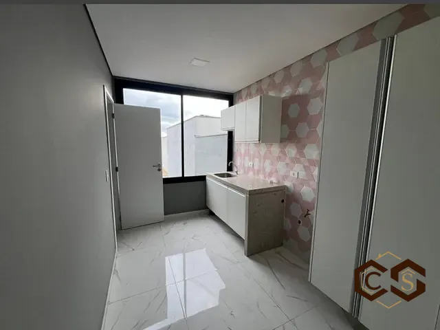 Sobrado com 150m² 3 quartos e 3 banheiros, à venda ou para alugar, no bairro Jardins do Império em Indaiatuba